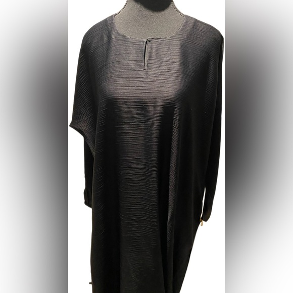 Textured Black Classic Abaya - Picture 2 of 2